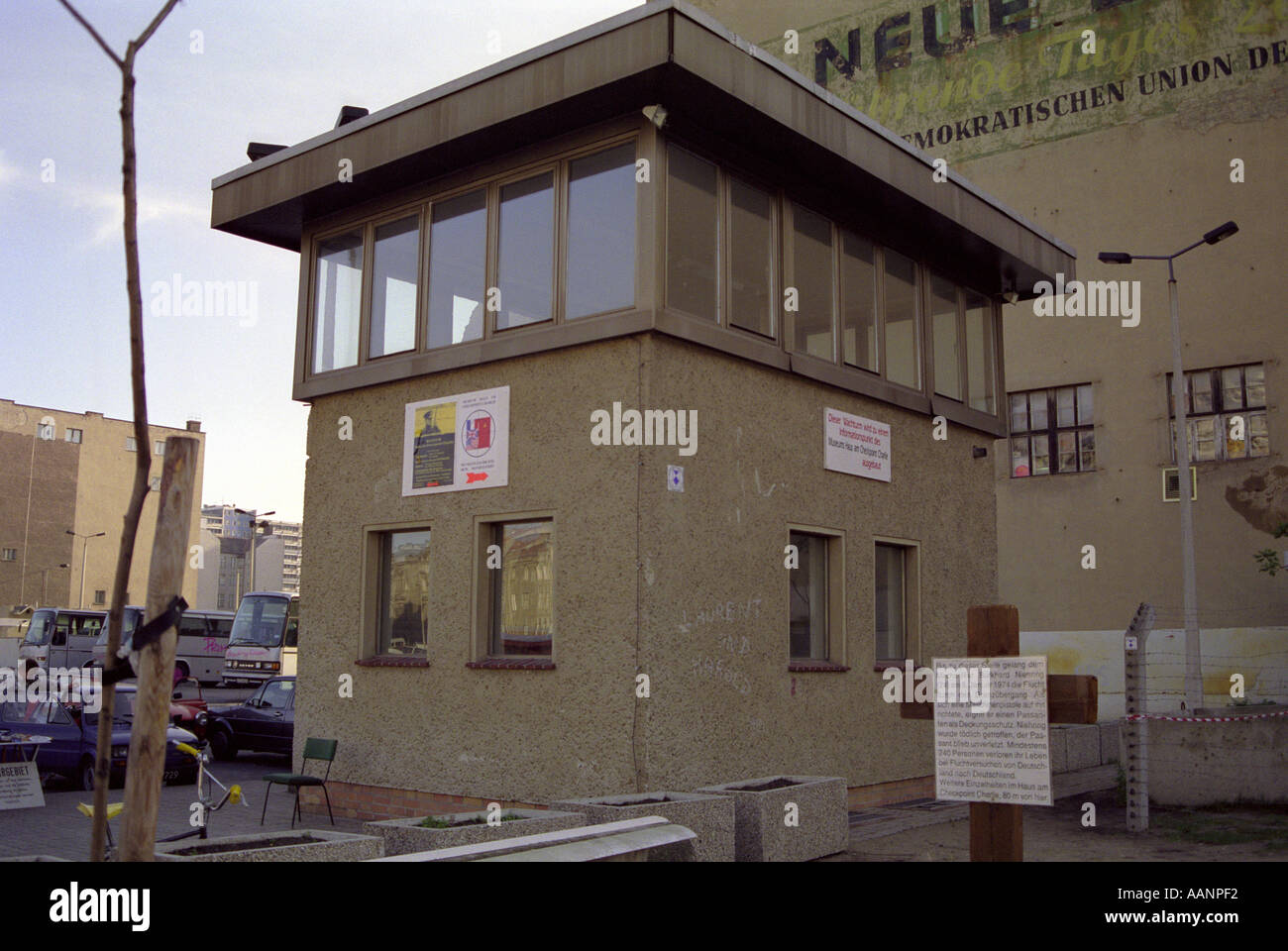 Ehemaligen Checkpoint Charlie zwischen Ost und West Berlin Deutschland DDR Stockfoto