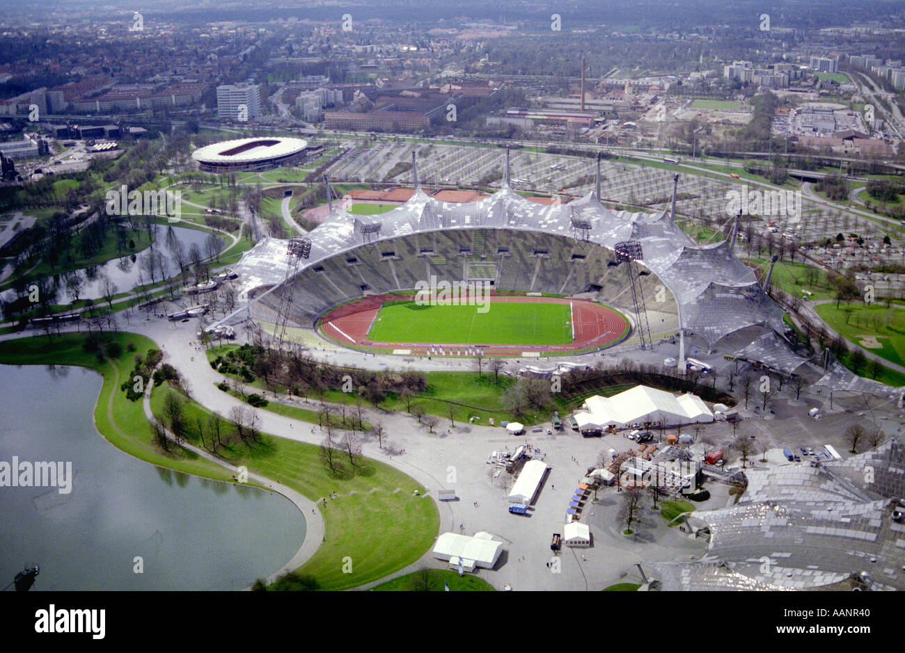 Olympic Stadium und Olympiapark angesehen von Olympic Tower München Stockfoto