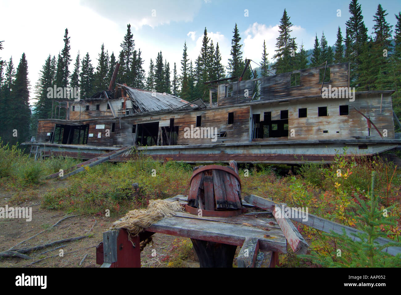 Reste der Norcom Raddampfer, Shipyard Island in der Nähe von Hotalinqua, Yukon River, Yukon, Kanada Stockfoto