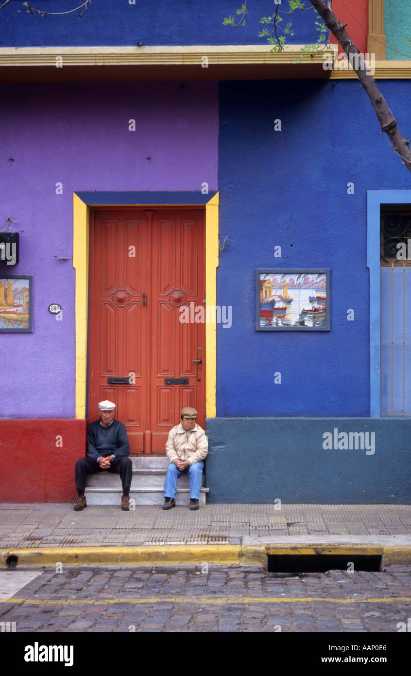 Zwei alte Männer, die eine Pause, La Boca, Buenos Aires, Argentinien Stockfoto