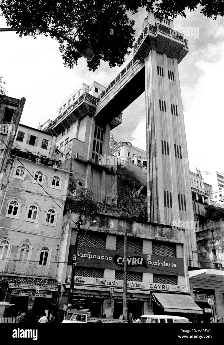 Der Aufzug (Lacerda), die Passagiere in die obere Stadt Salvador Bahia Brasilien nimmt. Foto 1973 Stockfoto