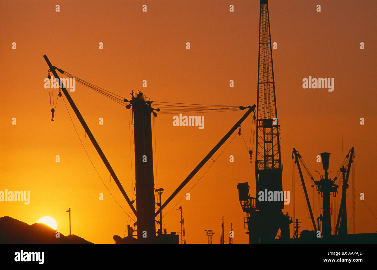 Avonmouth docks Kräne und Schiffe Bohrtürme Bristol England UK Stockfoto