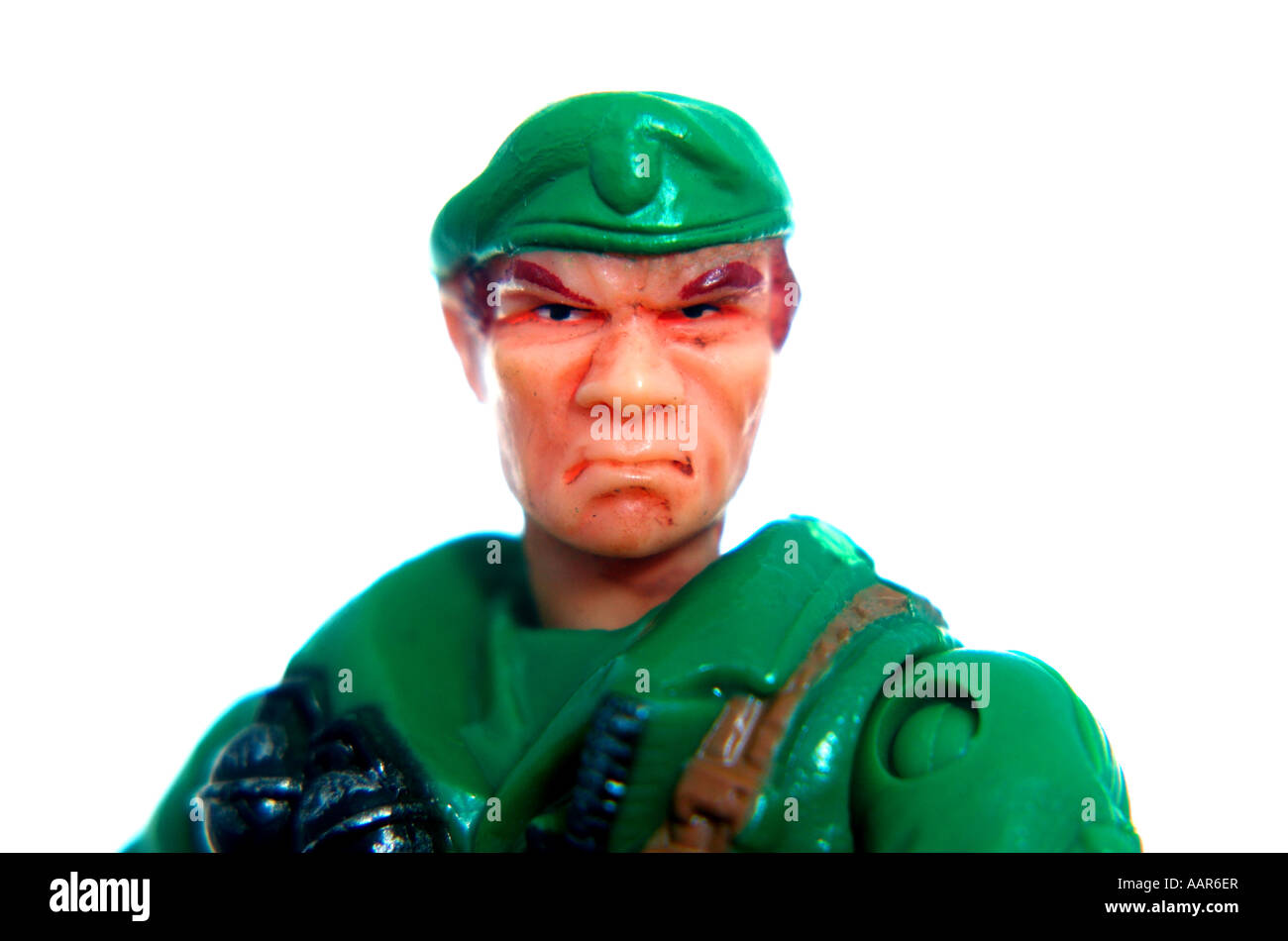 Porträt obere Hälfte des Soldaten zum Kampf Krieg in Barett und Strapazen bereit Stockfoto