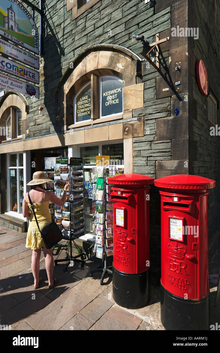 Postamt im Stadtzentrum, Keswick, Lake District, Cumbria, England, UK Stockfoto