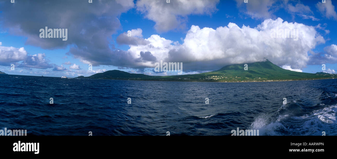 Nevis-Blick vom Meer Stockfoto