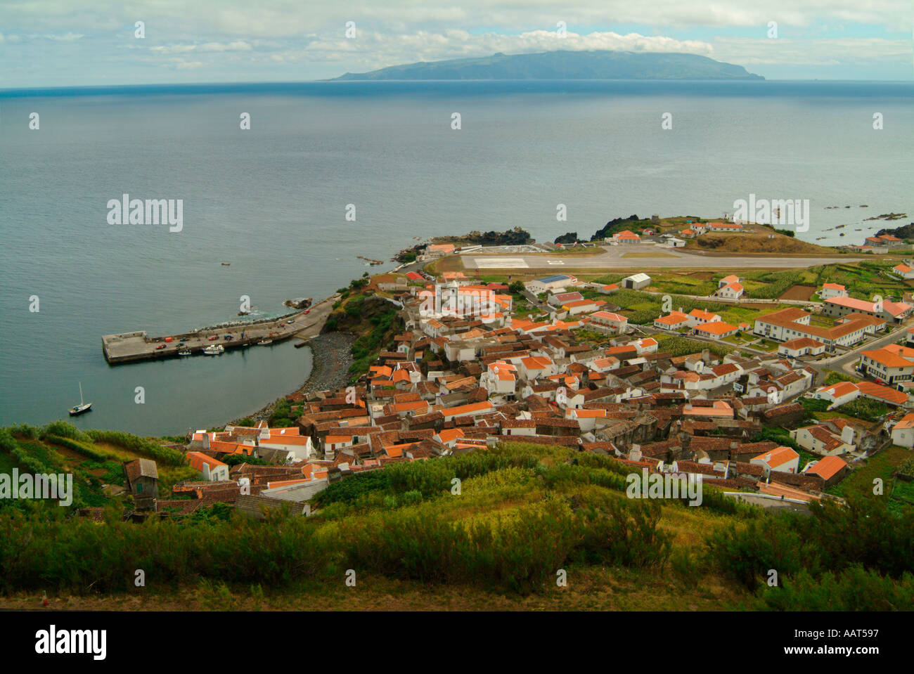 Spanische Fliese Dächer in der Stadt von Terra Nova auf der Insel Corvo auf den Azoren Stockfoto