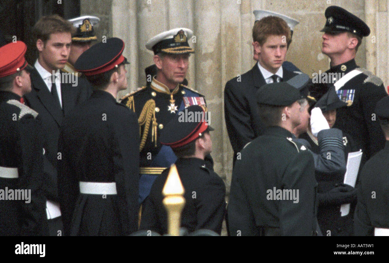 Prinz Charles Prince William und Prinz Harry auf dem Weg nach London Westminster Abbey 9 4 02 Stockfoto