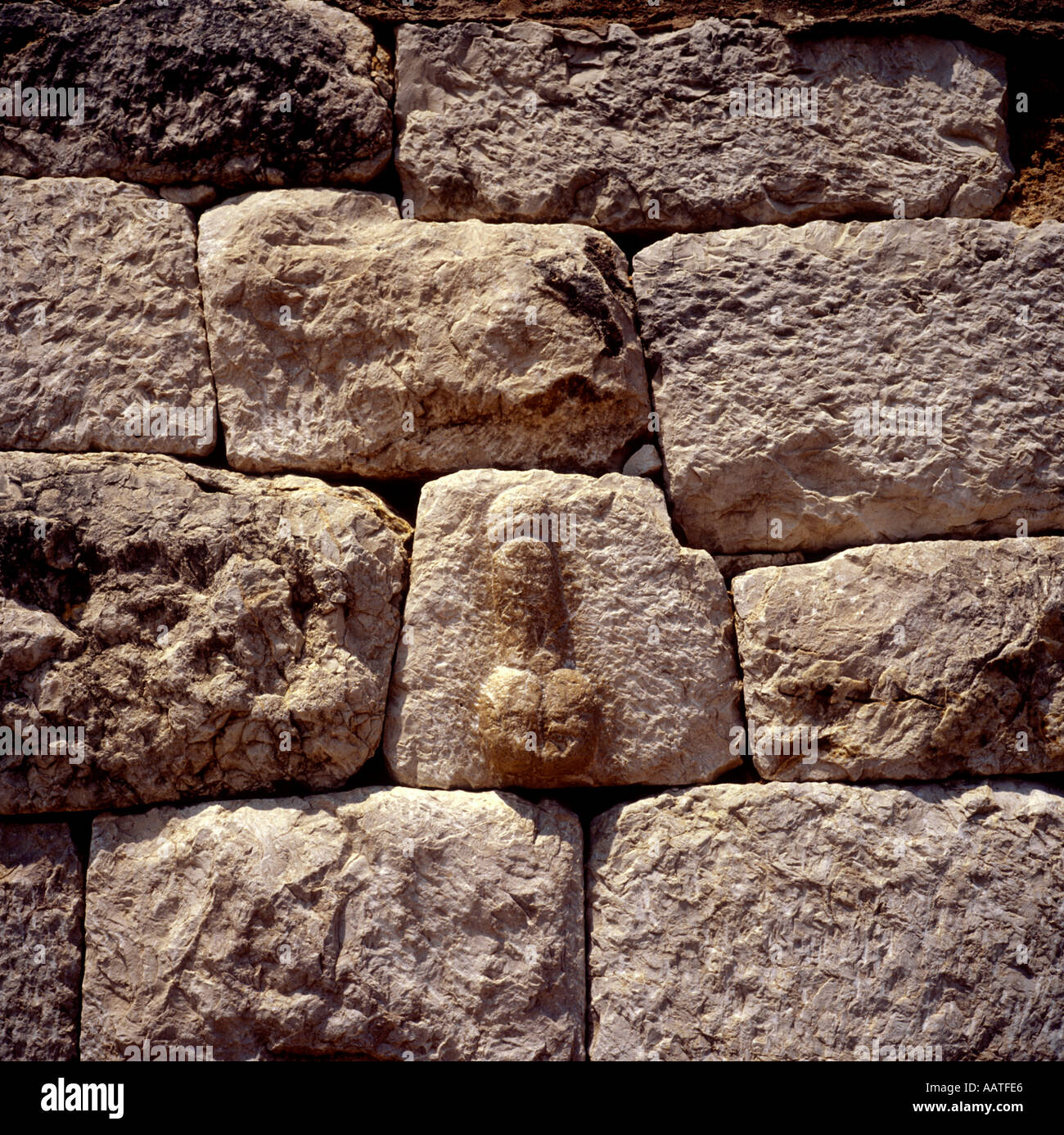 Geschnitzten Phallus-Symbol neben der Stadt Tor Bogen in der römischen Stadt Empuries Spanien Stockfoto