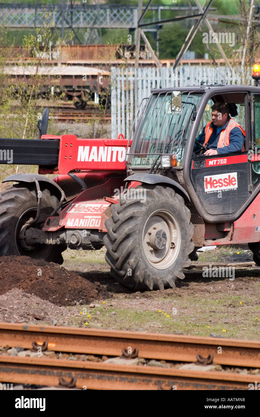 Streckenseitigen Verbesserungen und Reparaturen Horbury Brücke Männer arbeiten, Gerät an Seite von West Yorkshire Railway zu reparieren Stockfoto