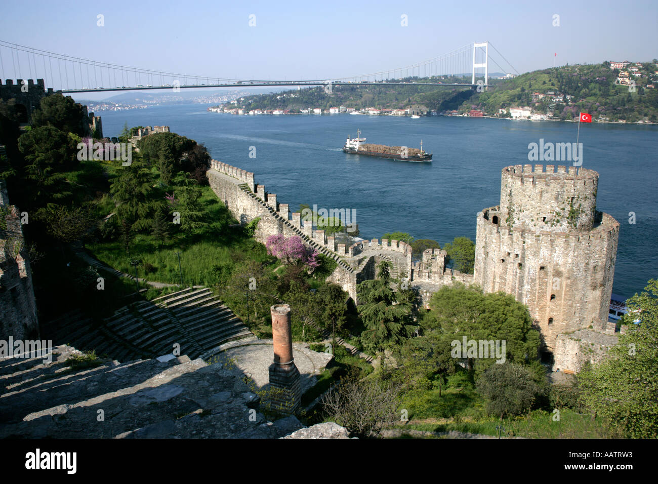RUMELI HISARI FESTUNG AM BOSPORUS, ISTANBUL, TÜRKEI Stockfoto