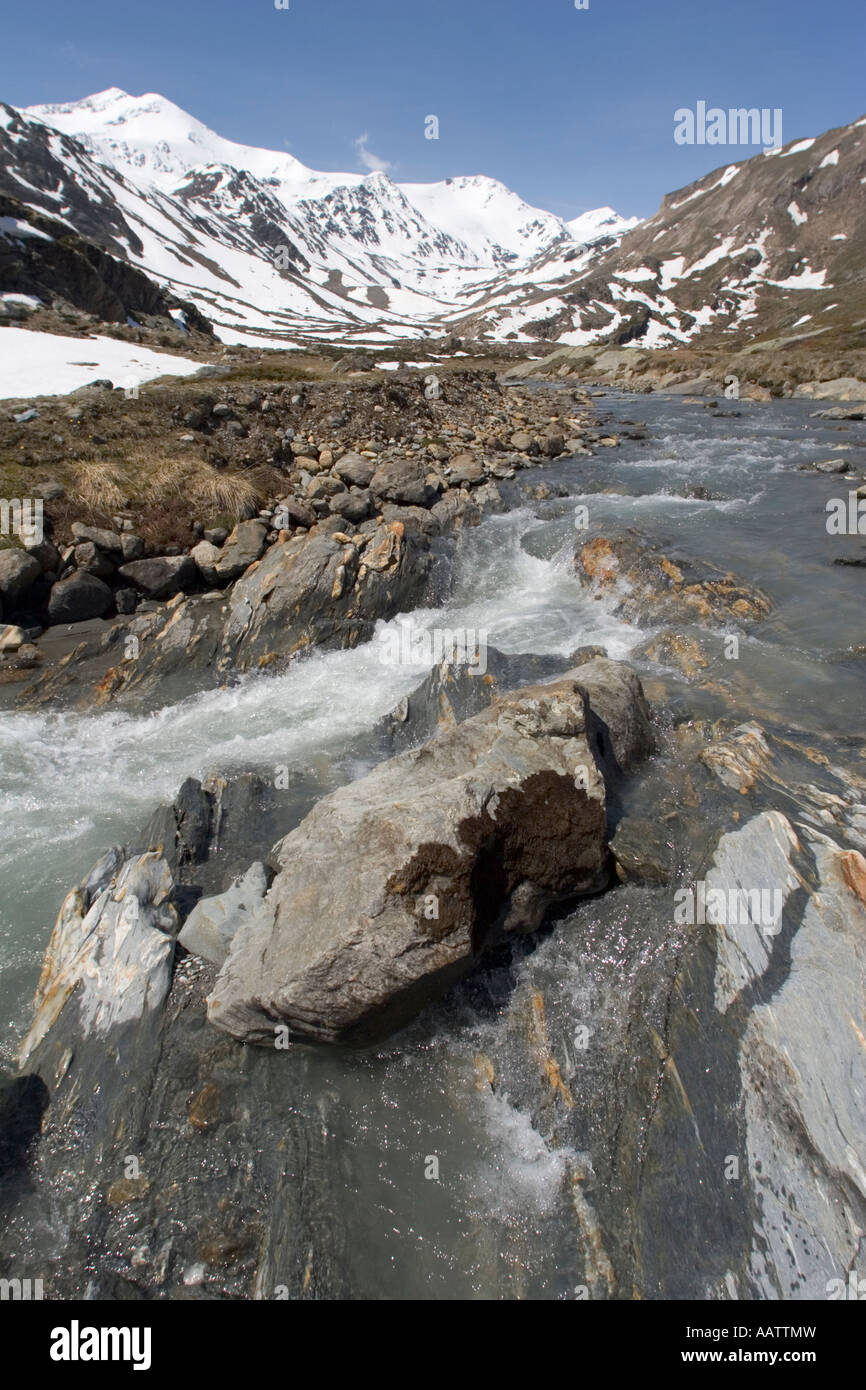 Schnee- und Gletscherschmelze Wasser Formen Rio Plima in Val Martello, Alto Adige, Italien Stockfoto