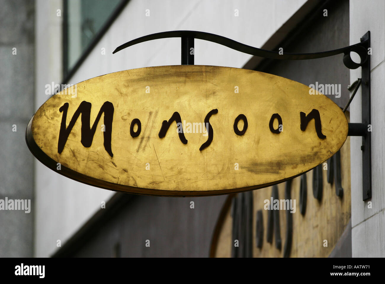 Zeichen hängen außerhalb Monsun Store auf Gracechurch Street in der City of London Stockfoto