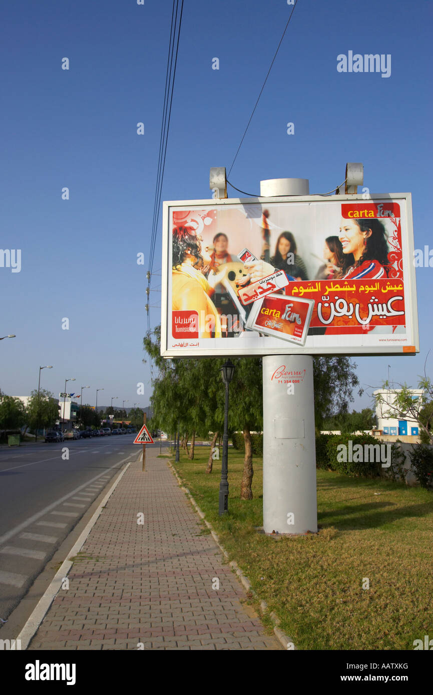 Mobile Telekommunikation Werbung Horten an der Seite der Straße in Hammamet Tunesien Stockfoto
