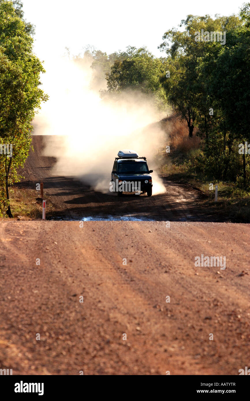 Typische staubigen treibende Szene auf der Gibb River Road, Kimberley-Region, Western Australia Stockfoto