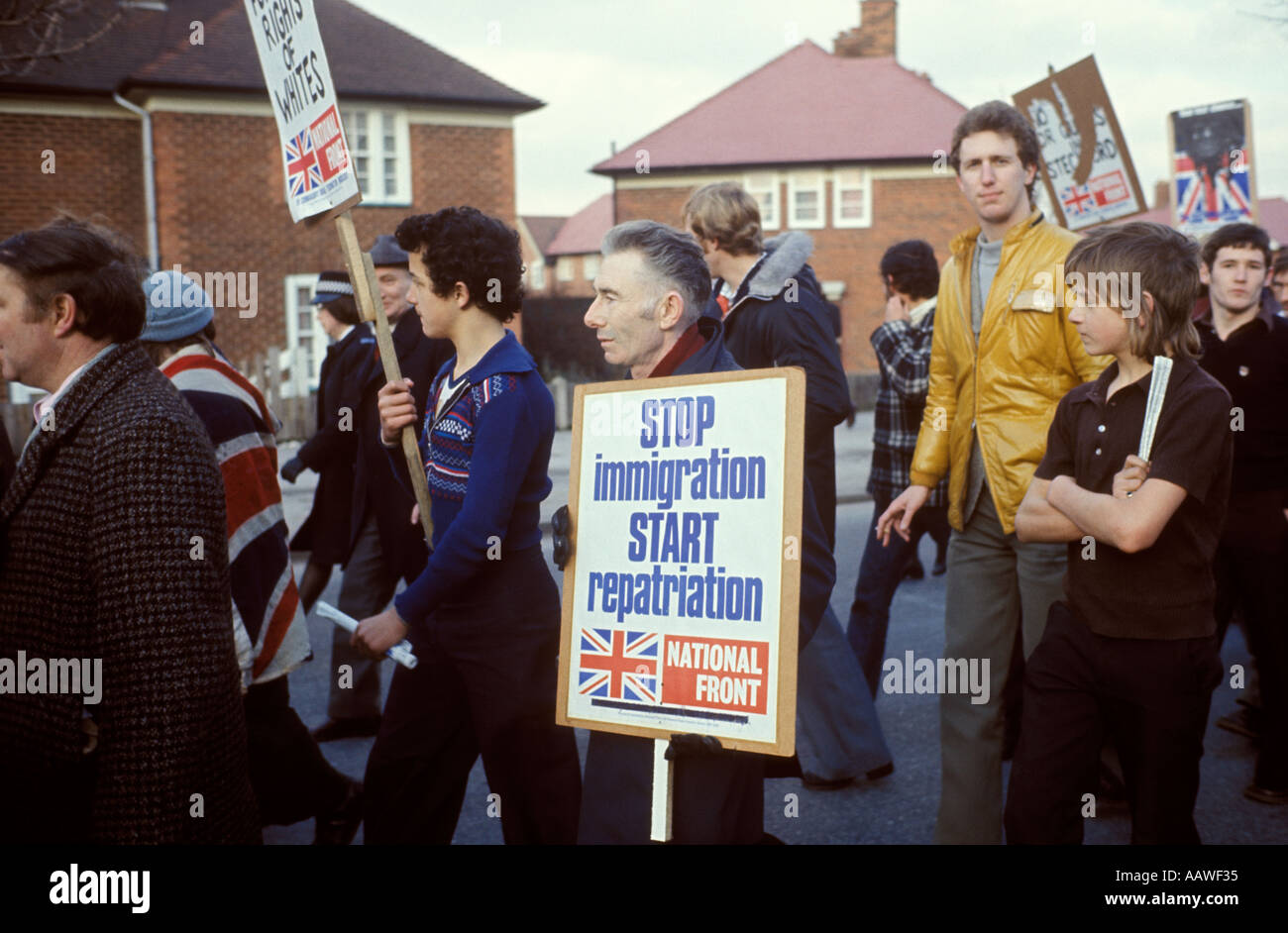 National Front marsch und Kundgebung Walsall Birmingham. Stop Immigration Start Repatriation Poster. HOMER SYKES AUS DEN 1970ER JAHREN Stockfoto