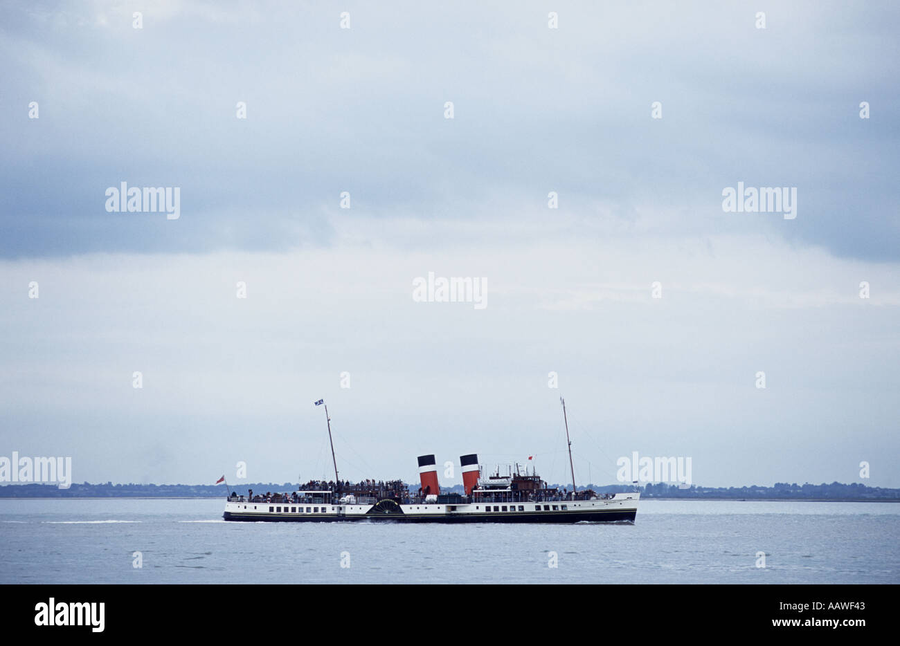 Die Waverley, der letzten Hochsee-Raddampfer der Welt Segeln auf dem River Orwell gegen Ipswich, Suffolk, UK. Stockfoto