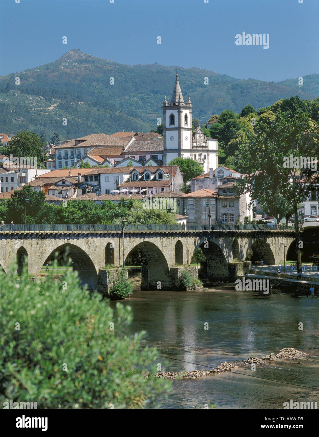 Portugal, Minho, Costa Verde, Ponte da Barca Brücke und Altstadt Stockfoto