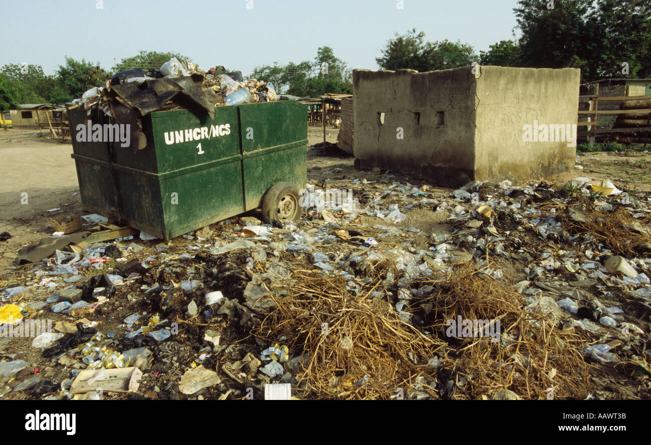 UNHCR betrieben Müll sammeln Website in einem liberianischen Flüchtlingslager in Ghana Stockfoto