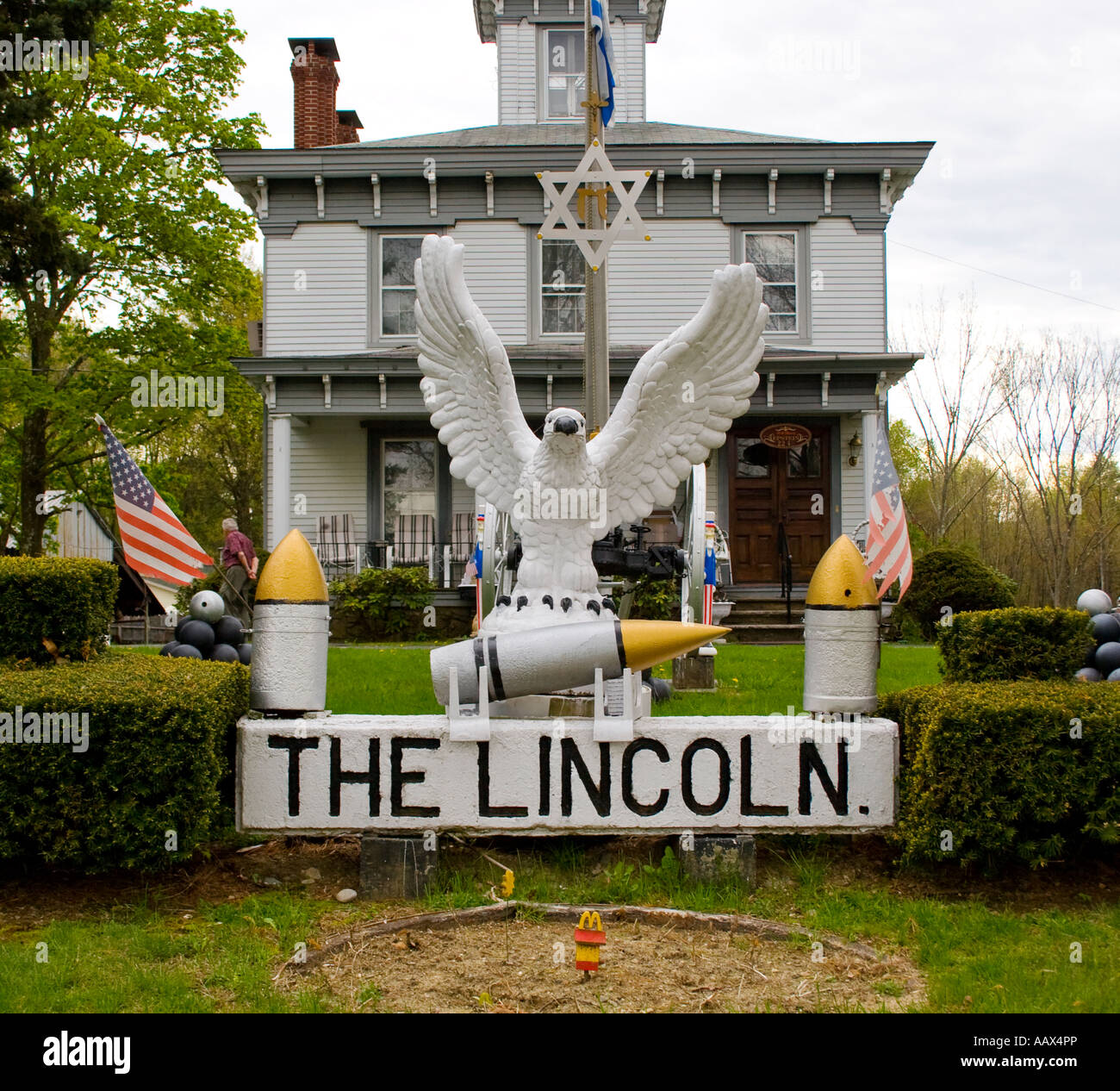Patriotische Hommage an Kriegsveteranen in einem Hof in Pine Bush NY Stockfoto