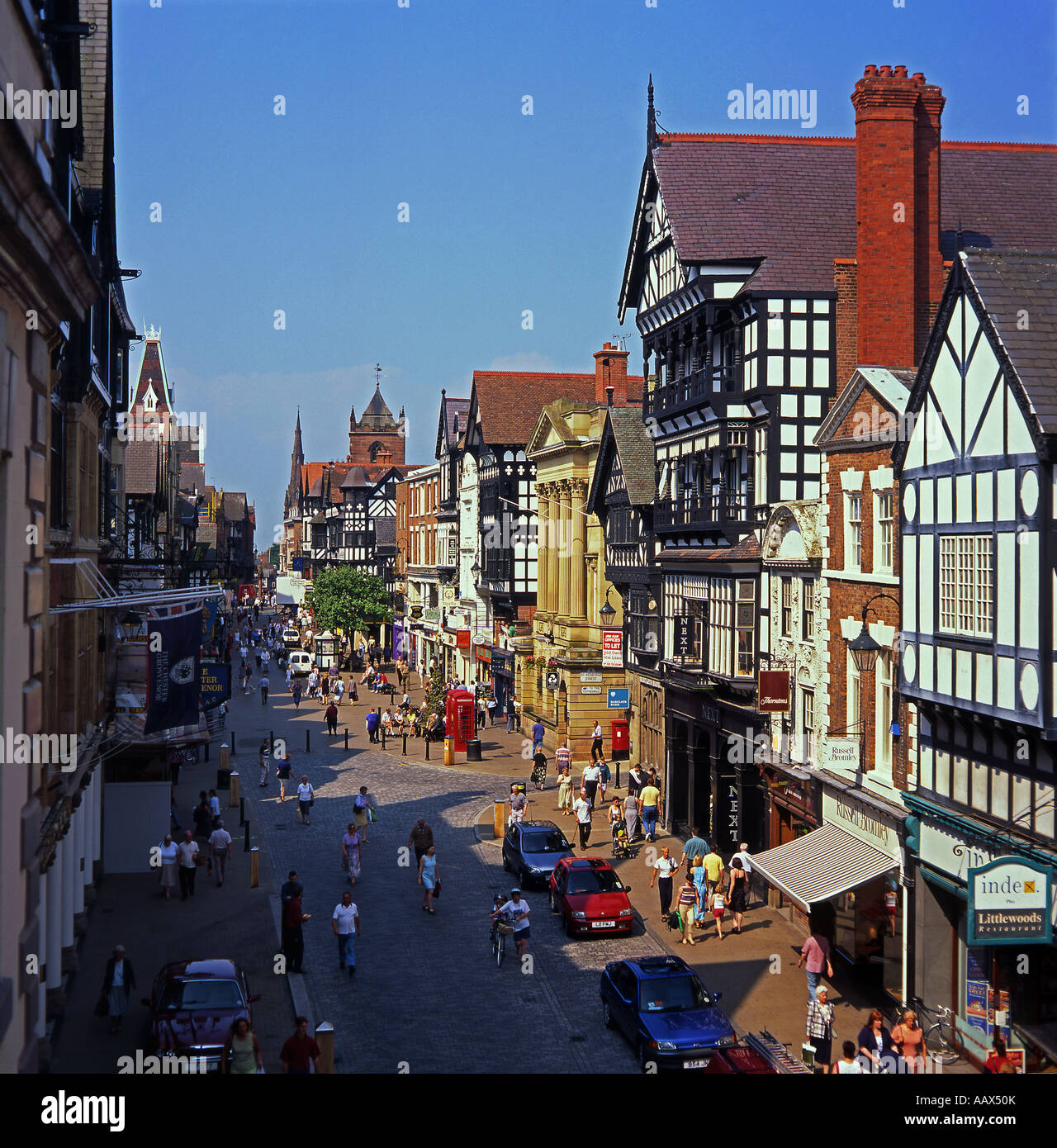 Die Zeilen am Eastgate Street, Chester, Cheshire, England, Vereinigtes Königreich Stockfoto