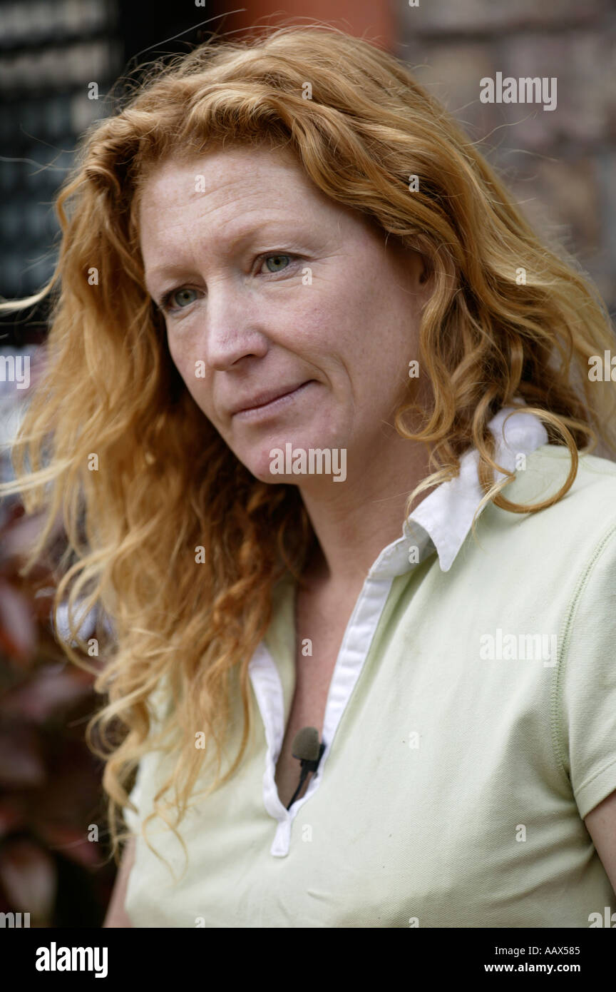 Charlie Dimmock von der Groundforce team einen Promi-Gärtner Stockfoto