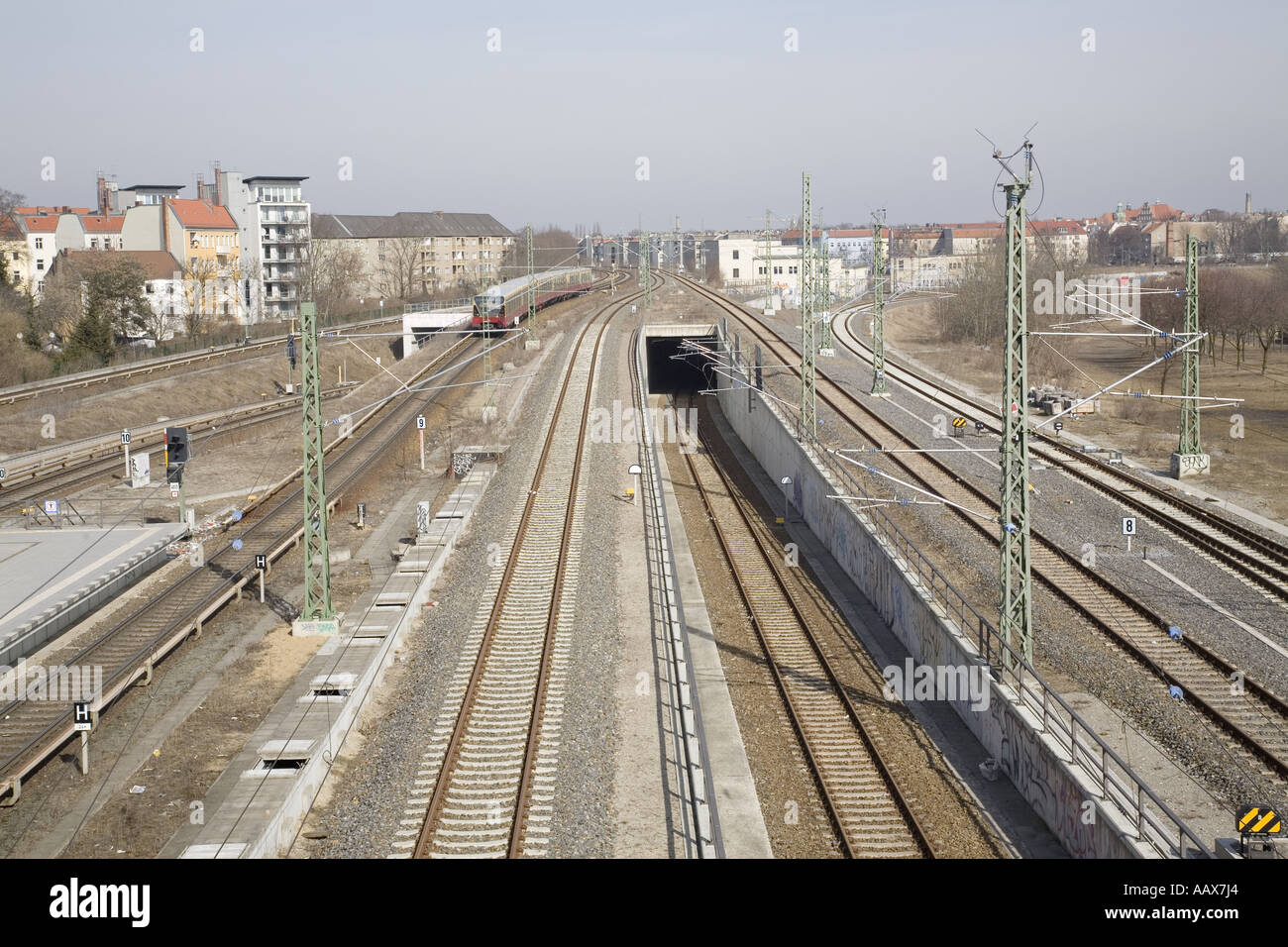 Bahnhof und Eisenbahn, Berlin, Deutschland Stockfoto