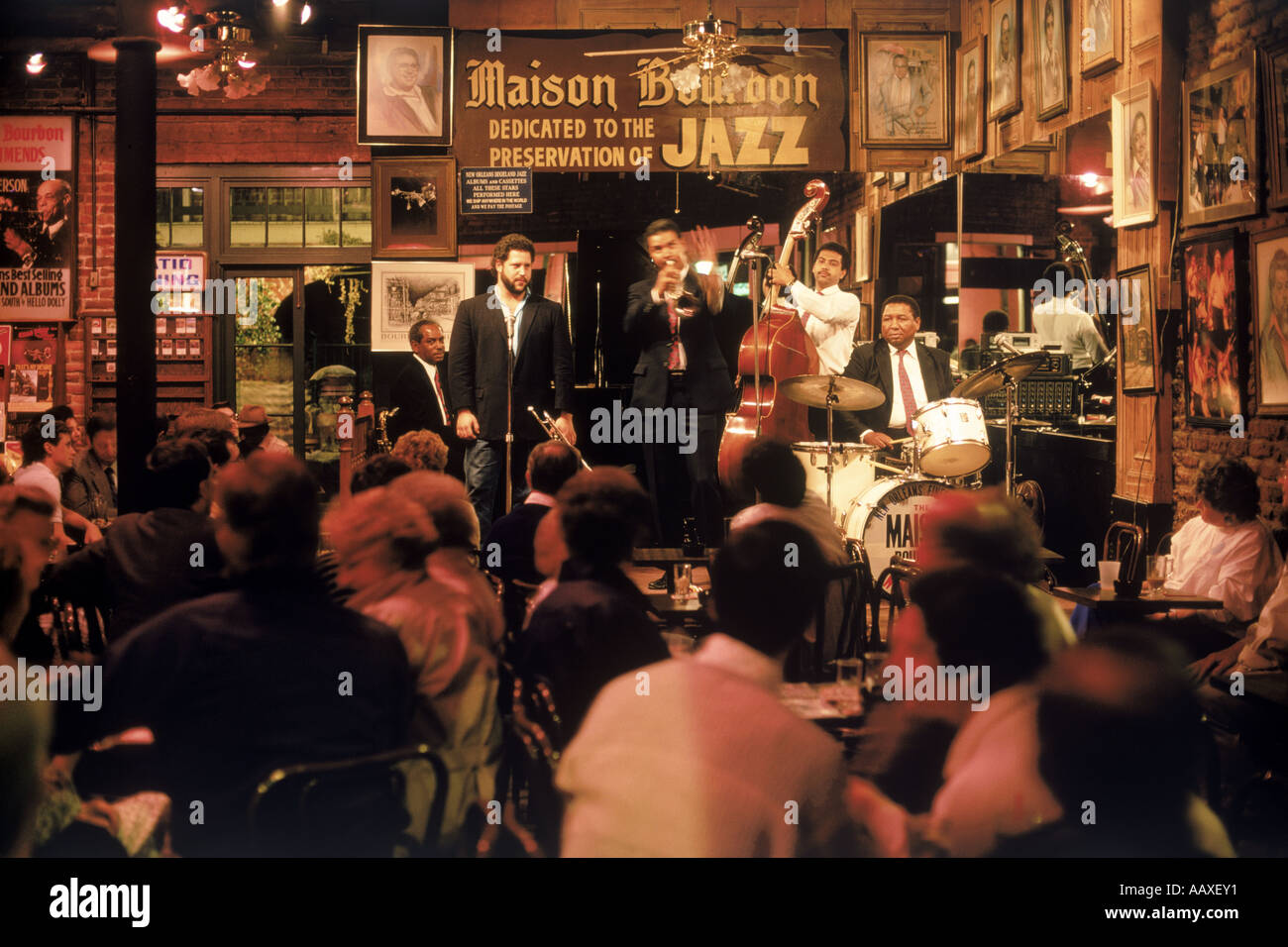 Jazz-Musiker im Maison Bourbon Nachtclub auf der Bourbon Street in New Orleans Stockfoto