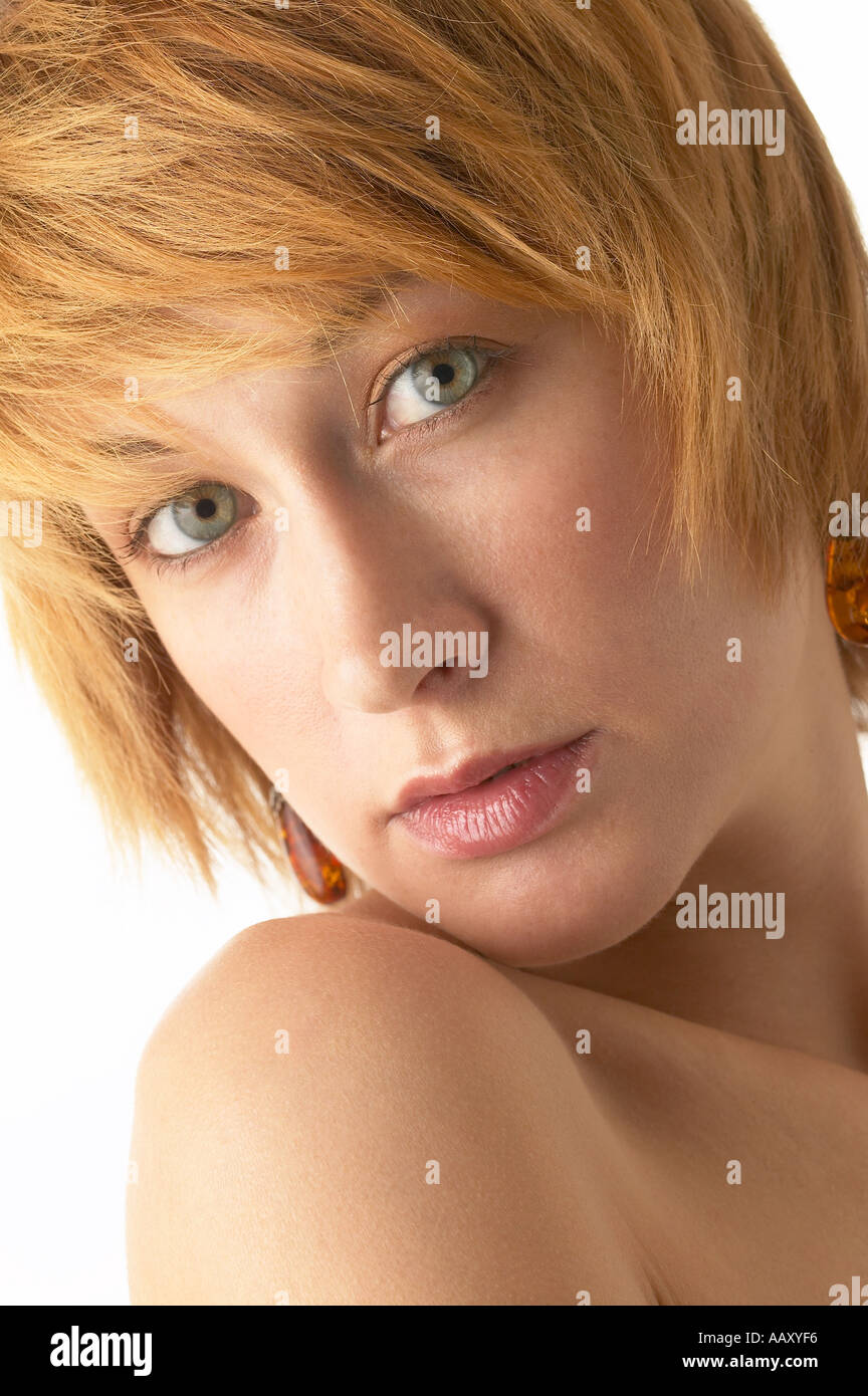 Junge Modell Mädchen Frau Frau mit blonden Haaren und blauen Augen, die Blickrichtung der Kamera Modell Release Nummer 630 Stockfoto