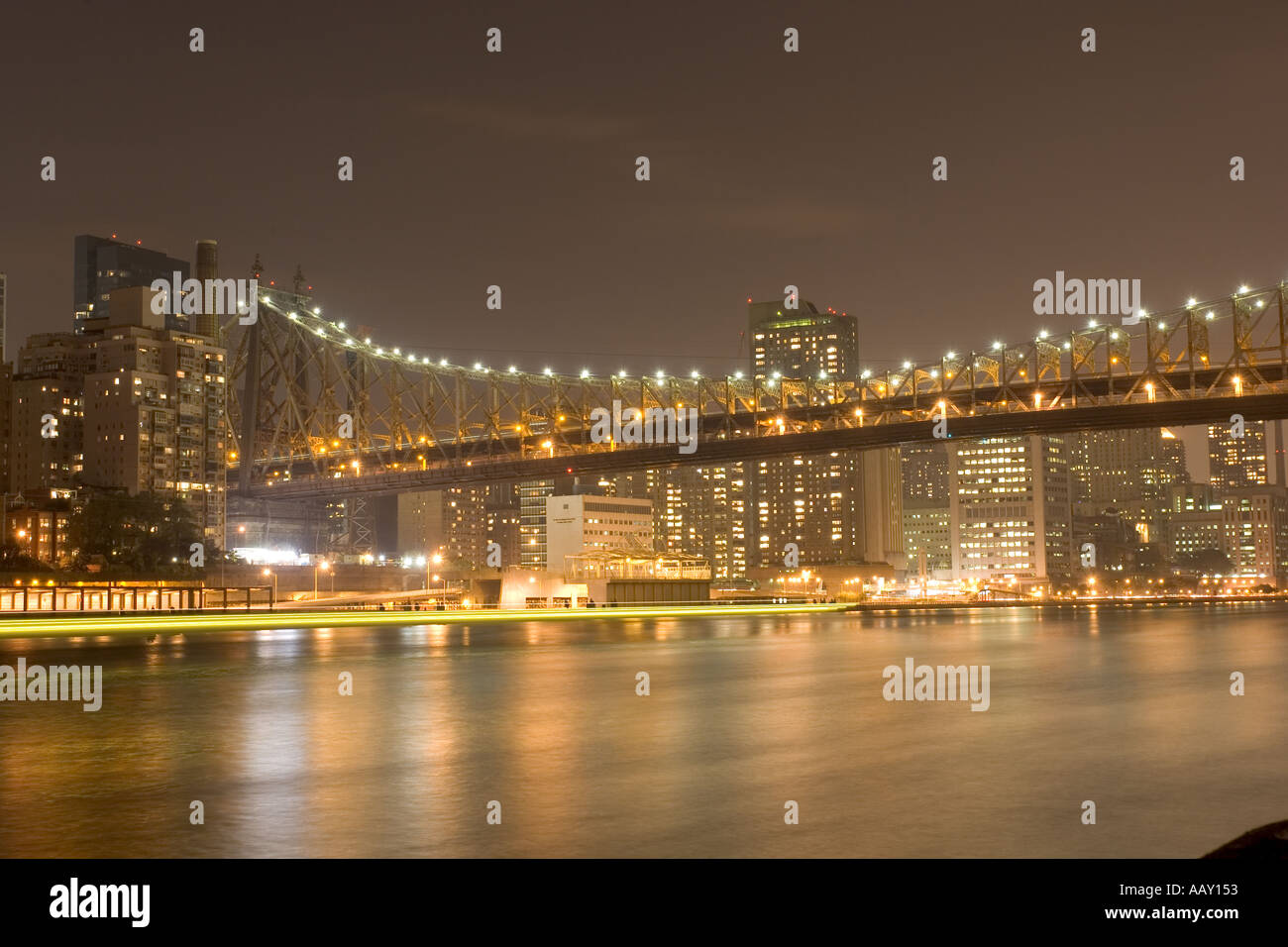 Nachtansicht von Manhattan und 59th Street bridge Stockfoto