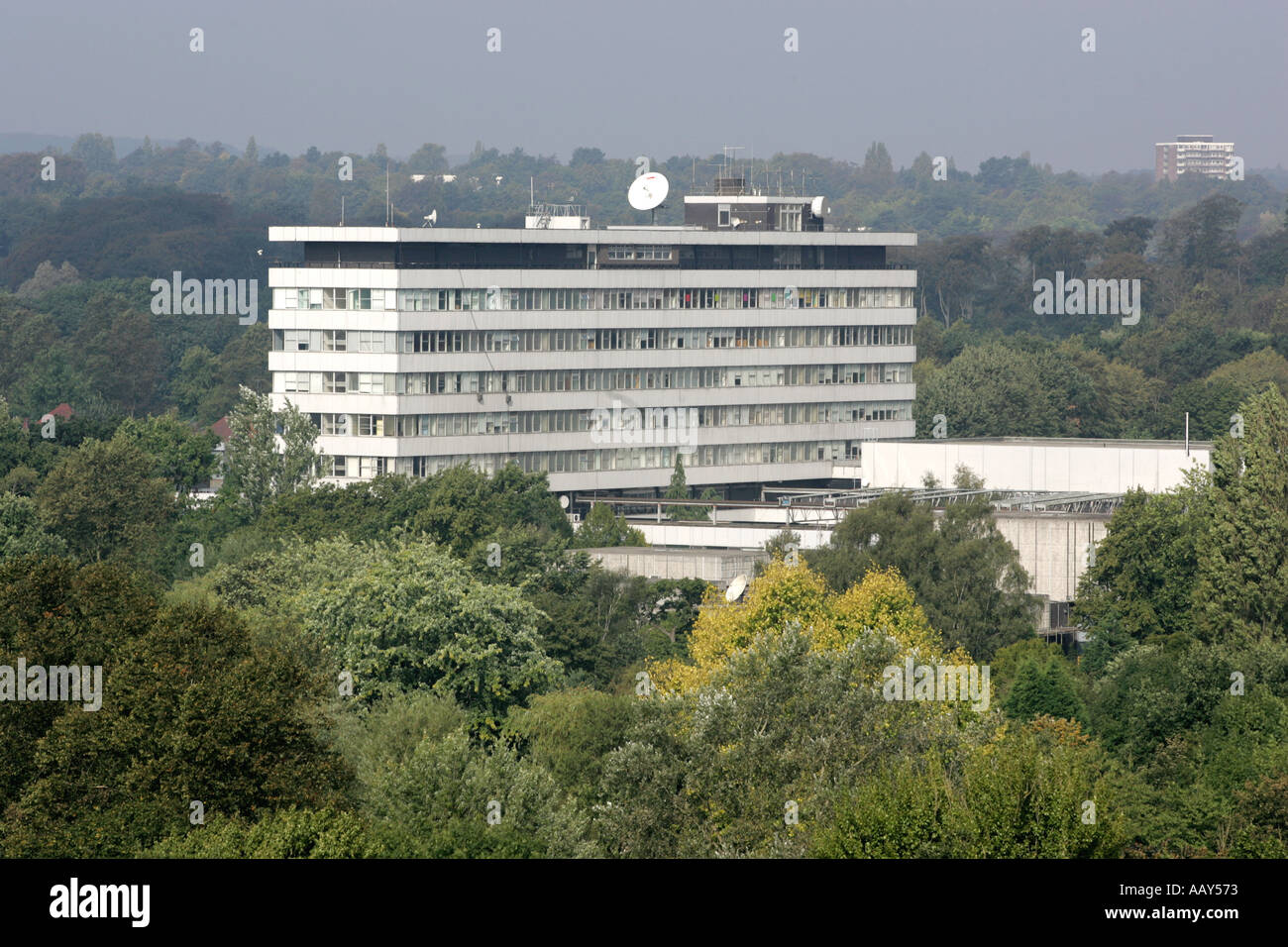 BBC Pebble Mill, inzwischen abgerissenen, inmitten der grünen Vorort Edgbaston Birmingham Stockfoto