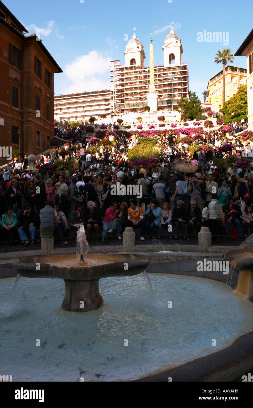 Touristen an der Piazza di Spagna oder der spanischen Treppe Stockfoto