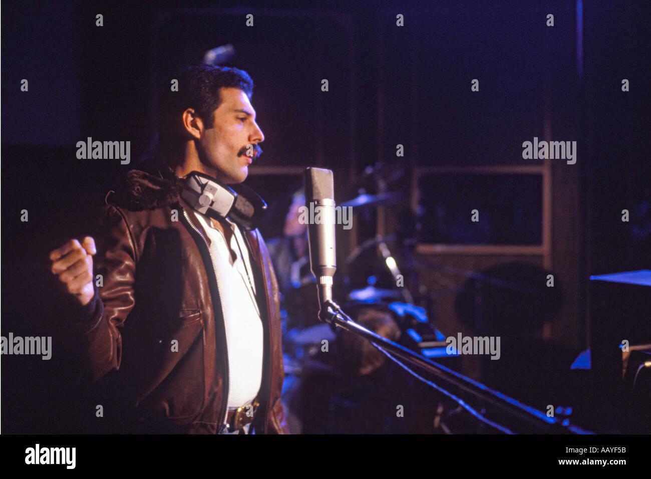 Freddie Mercury Sänger mit Rock Gruppe Queen in Anvil Sound Recording Studio in London vom 22. Oktober 1980 Aufnahme Flash Gordon PRO 0024 Stockfoto