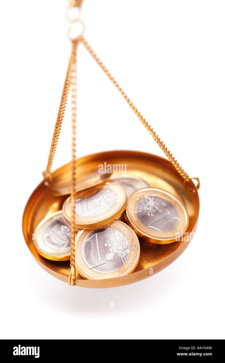 Euro-Münzen in Topf mit Weighng Skalen Stockfoto