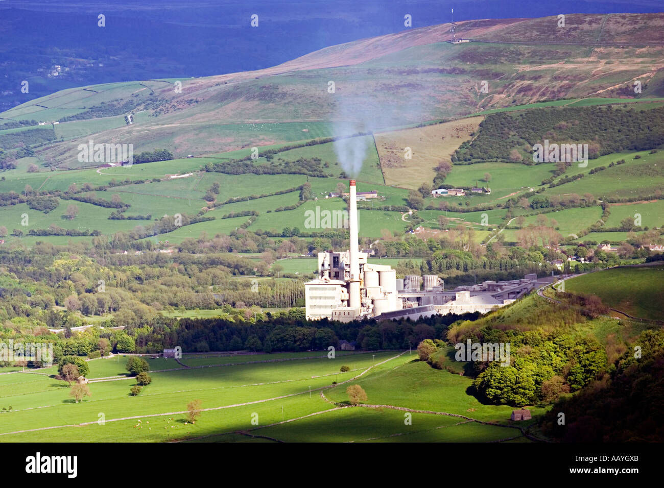 Die La Forge Zementwerk in der Nähe von Castleton aus 'Mam Tor' Berg, der "Peak District" Derbyshire England UK Stockfoto