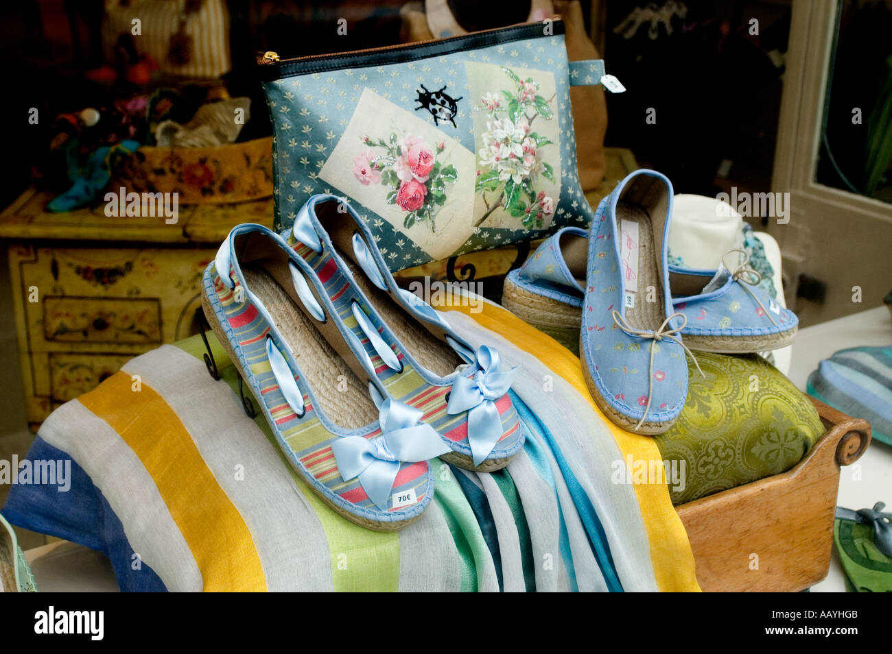 Platzieren Sie de Vogesen Marais Paris Frankreich Mode Schuhe Stockfoto