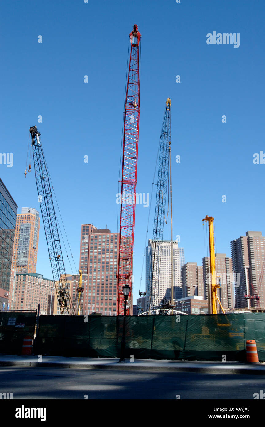 Bunte bunte Baukräne auf den Aufbau der Website untere Manhattan Bankenviertel, World Trade Center Bereich Stockfoto