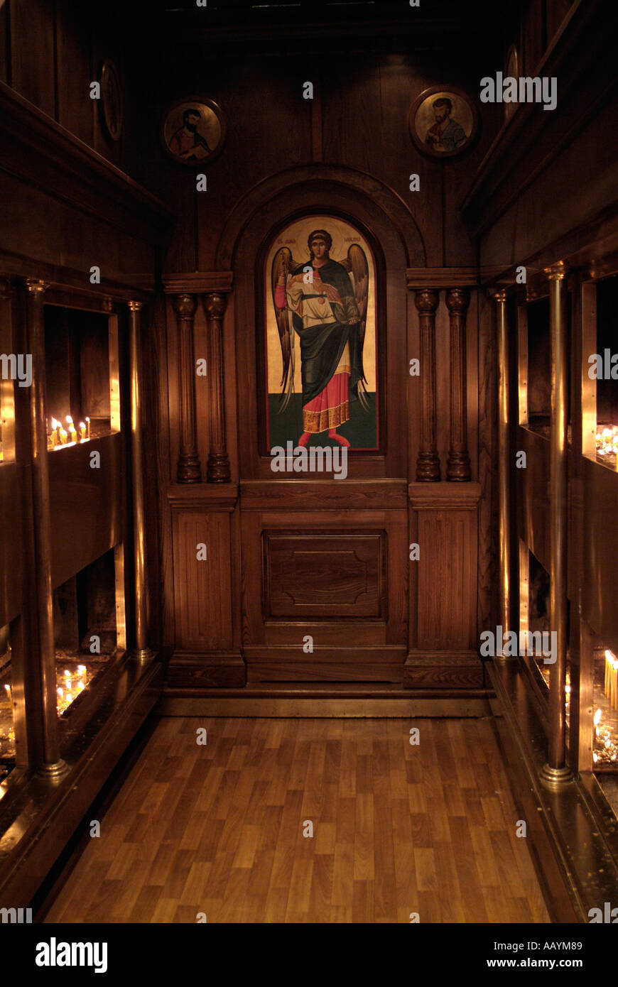 Orthodoxe Kirche, Kerzen Licht einen Raum für Gebete für die lebenden und die Toten in Svete Trojice, Banja Luka, Bosnien-Herzegowina Stockfoto