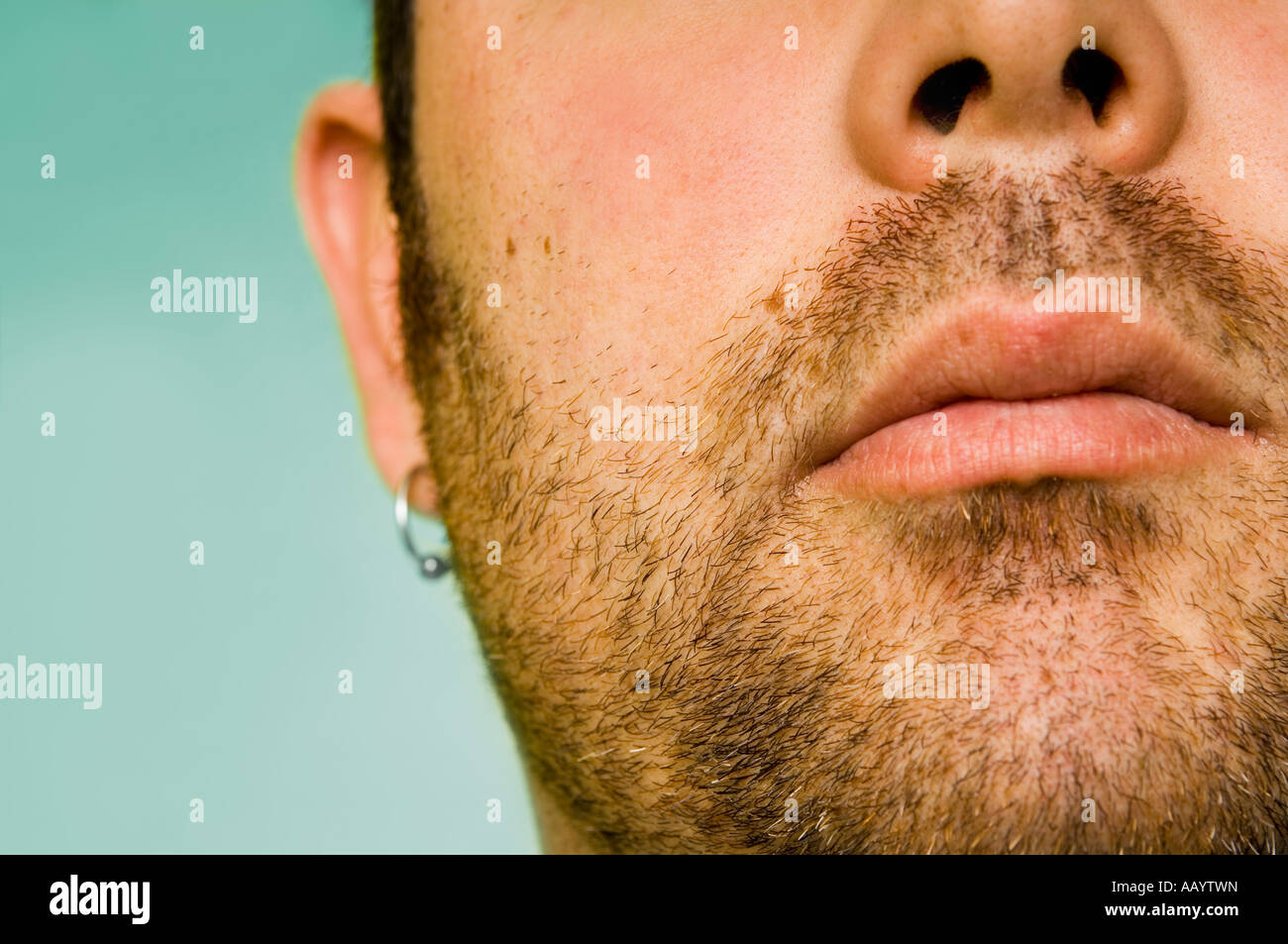 Nahaufnahme von einem mans Gesicht mit Gesichtsbehaarung. Stockfoto