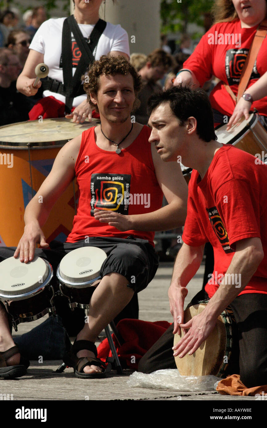 Samba Galez Spieler Community Samba Band Samba Festival Cardiff Bucht von Cardiff South Wales, Australia Stockfoto