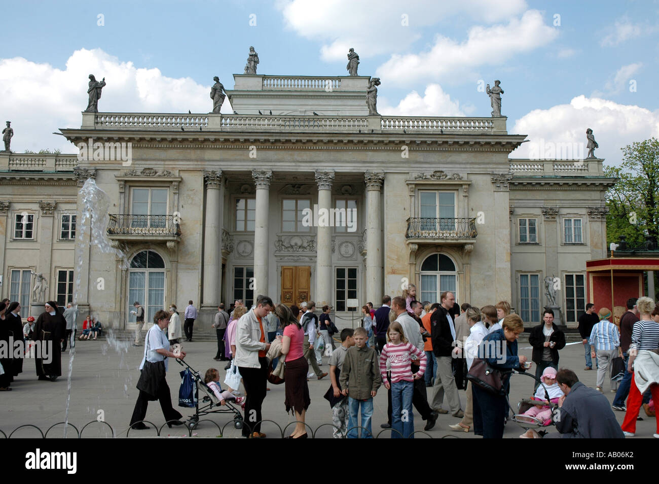 Palast auf dem Wasser im Royal Lazienki Park in Warschau Stockfoto