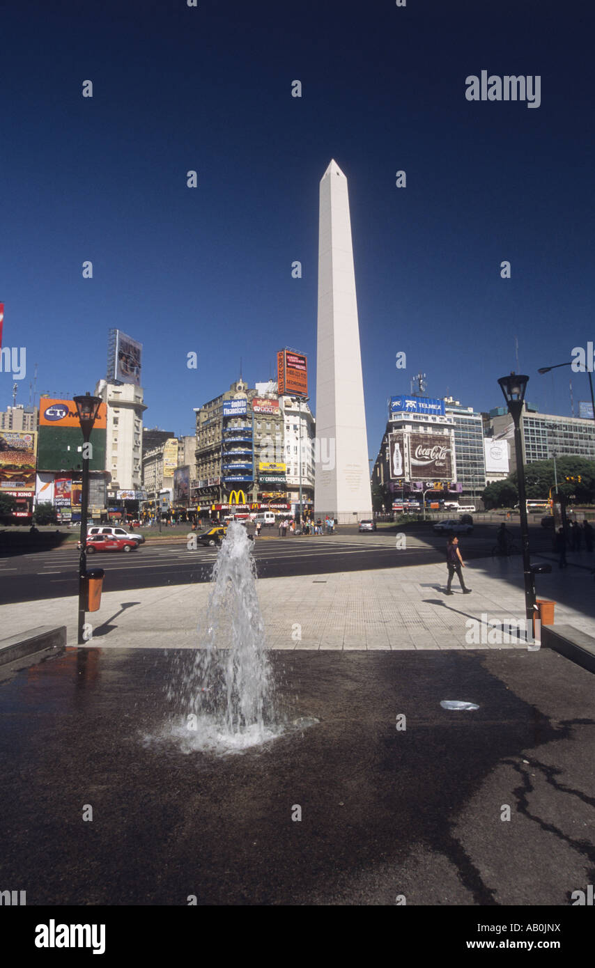 Der Obelisk und Avenue 9 de Julio in Buenos Aires, Argentinien Stockfoto