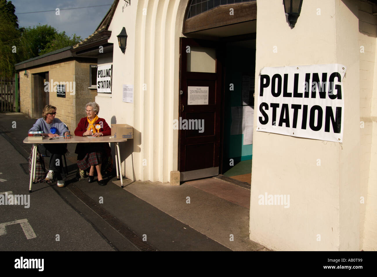 Britische allgemeine Wahl 2005 Wahllokal Cricklade Wiltshire Stockfoto