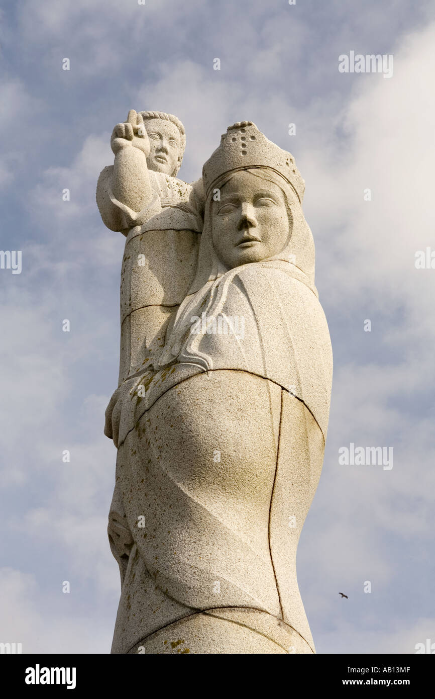 UK Schottland Western Isles Outer Hebrides South Uist Muttergottes der Inseln Statue von Hew Lorimer Stockfoto