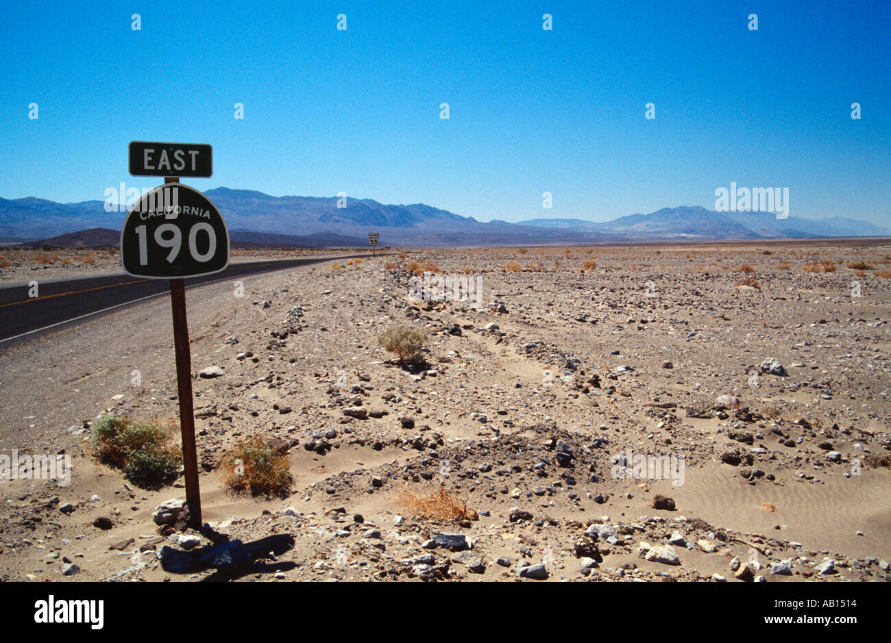 Route 190 durch den Death Valley National Park, Kalifornien, USA Stockfoto