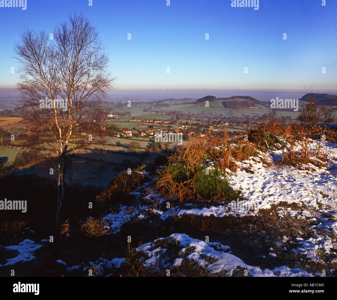 Blick auf die Cheshire Ebene im Winter von Maiden Castle, Bickerton Hill, zentrale Cheshire, England, Vereinigtes Königreich Stockfoto