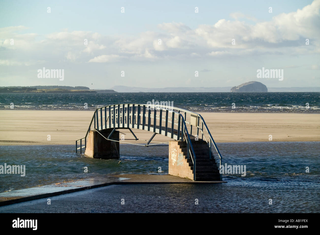 Brücke nach nirgendwo Bellhaven Beach Schottland Stockfoto