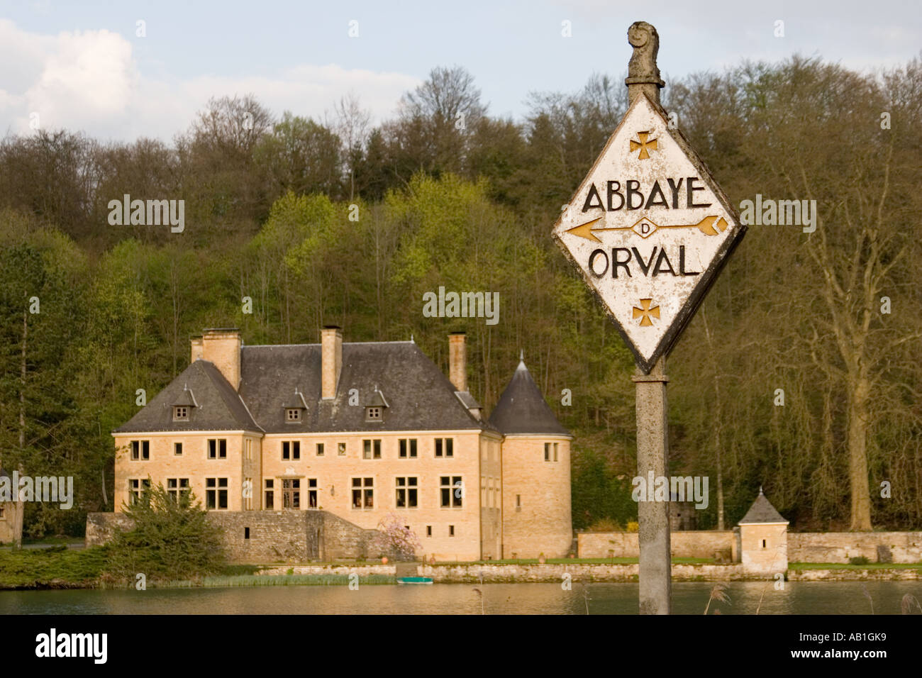 Wegweiser im Anflug auf die Abbaye wird Kloster Orval in der Provinz Luxemburg Belgien Stockfoto