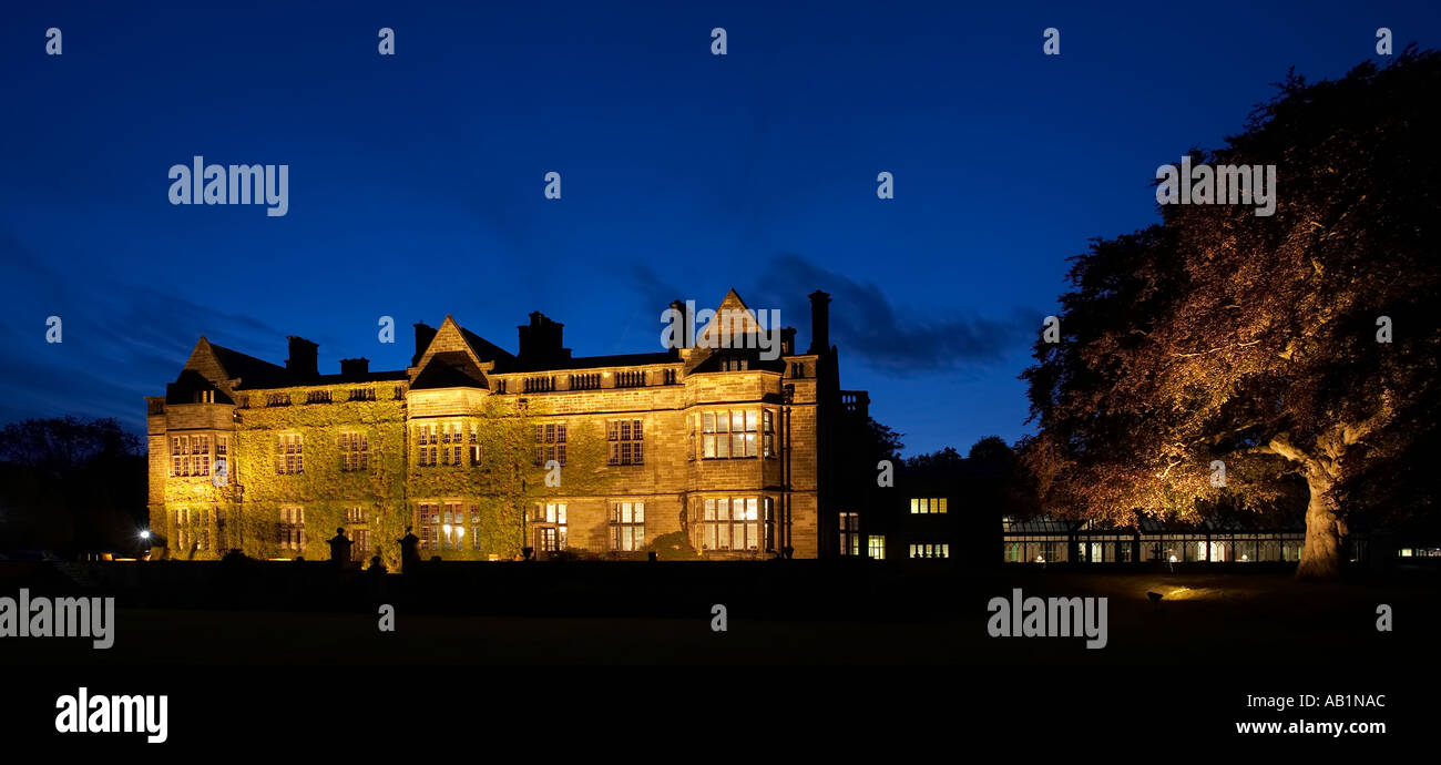 Gisborough Hall Kolonialwarenhändler Tees Valley England in der Abenddämmerung Stockfoto