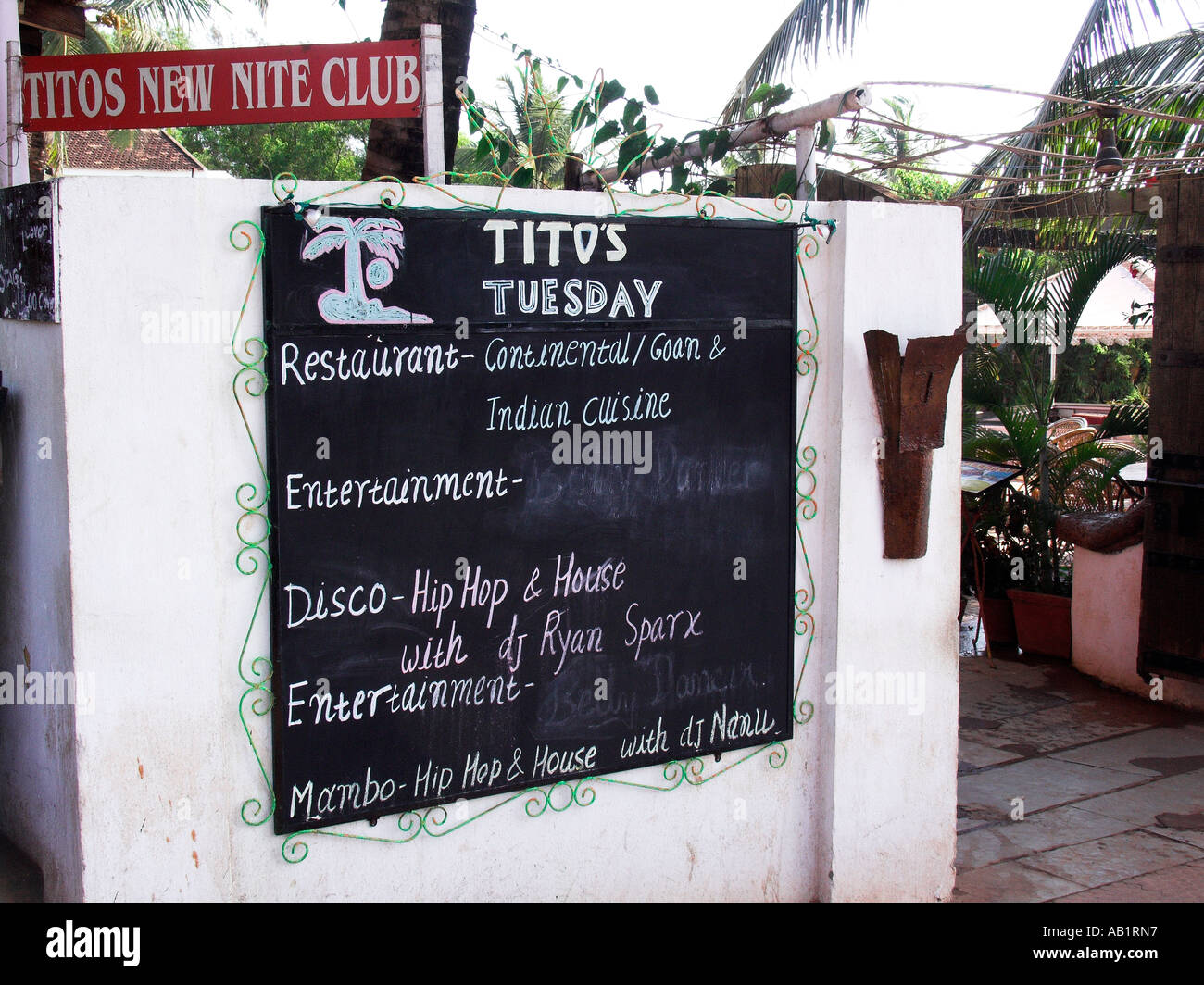 Melden Sie für bekannte Titos Diskothek Disco-Bar und Restaurant Calangute Goa Indien Stockfoto