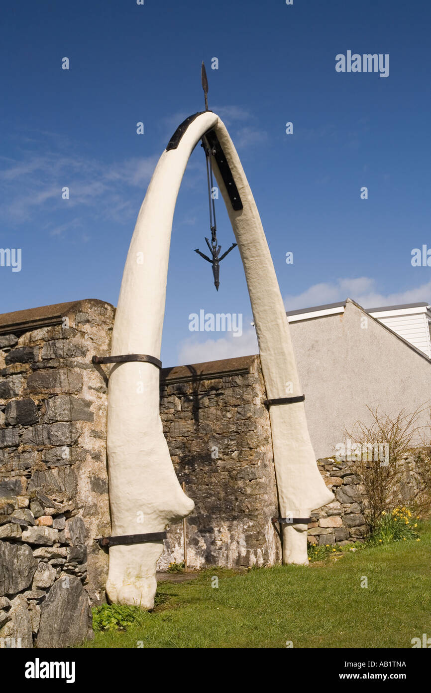 UK Schottland Western Isles Outer Hebrides Lewis Bragar Bogen gebildet von Kieferknochen der Blauwal und Harpune Stockfoto
